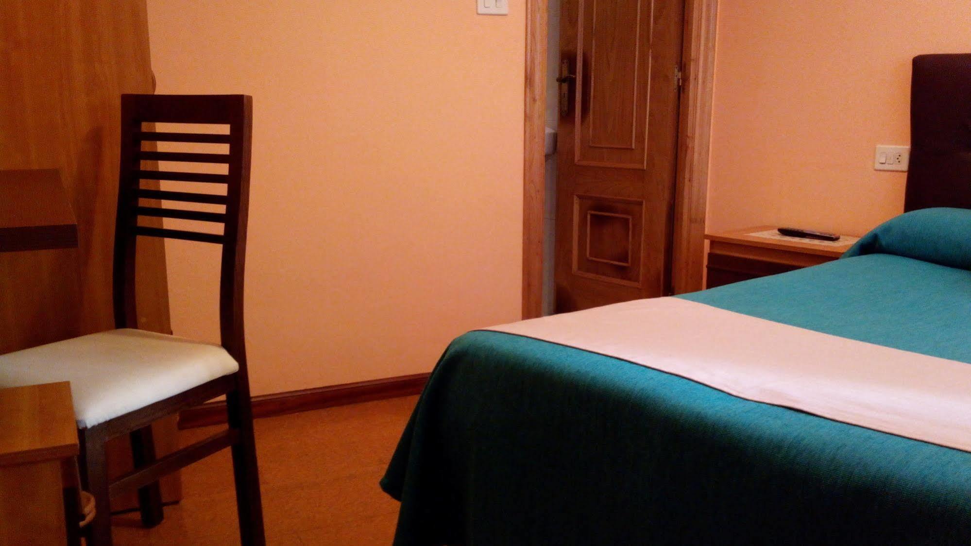 Pension Las Palmeras Lalín Esterno foto